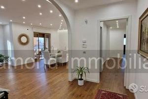 Attico ristrutturato con terrazza e garage