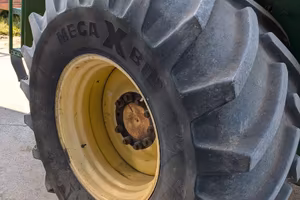 Pneumatico Michelin 800/65 R32