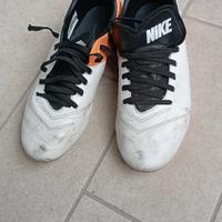 scarpe da calcio Nike taglia 40,5