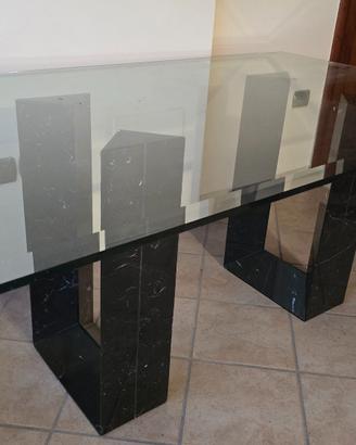 Tavolo in cristallo anni 80 con base in marmo nero