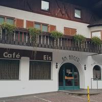 Bar con appartamento soprastante