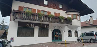 Bar con appartamento soprastante