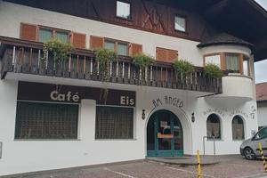 Bar con appartamento soprastante