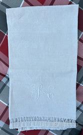 Asciugamano vintage con pizzo e monogramma 82 x 65