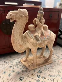 Scultura Cammello con mercante/ musicista