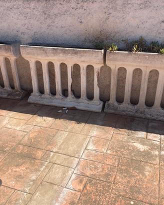 Fiorera a balaustra in cemento