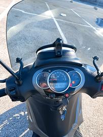 Beverly 350 sportouring