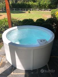 Piscina vasca idromassaggio