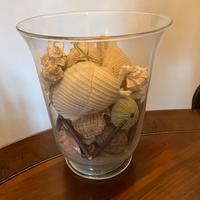 Composizione marina, vaso con conchiglie