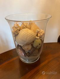 Composizione marina, vaso con conchiglie