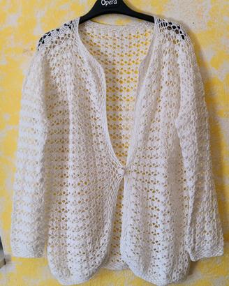 cardigan lavorato a mano all'uncinetto 