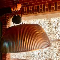 Lampadario sospeso di grande dimensione