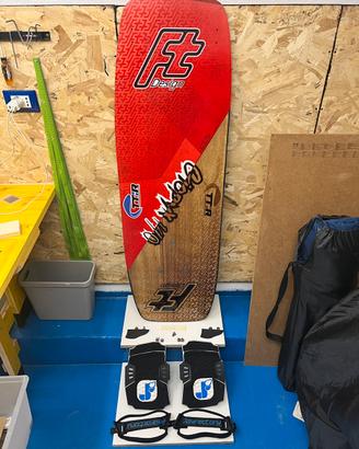 Tavola kitesurf principianti nuova con imperfezion
