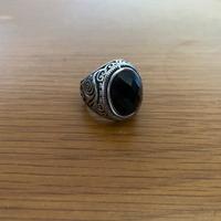 Anello tribale con pietra nera