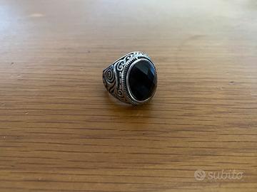 Anello tribale con pietra nera