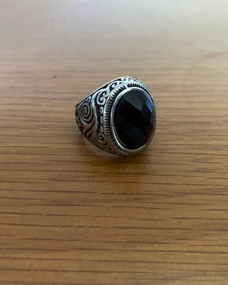 Anello tribale con pietra nera