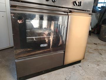 Cucina gas 4 fuochi con forno. DE LONGHI