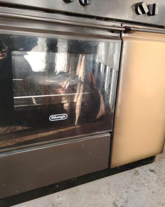 Cucina gas 4 fuochi con forno. DE LONGHI