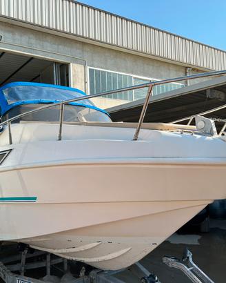Barca Saver Manta 620 cabin