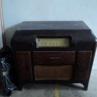 Radiogrammofono Telefunken modello T8 con giradisc