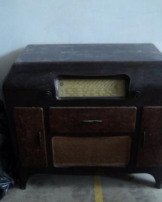 Radiogrammofono Telefunken modello T8 con giradisc