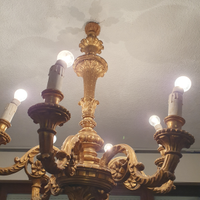 Lampadario in legno in foglia d oro
