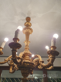 Lampadario in legno in foglia d oro