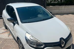 Renault clio costume national
