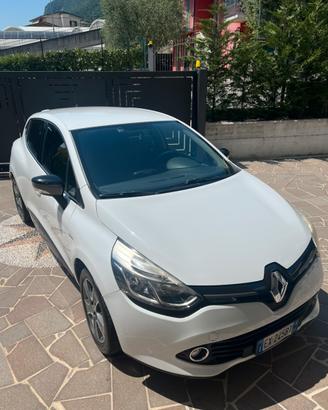 Renault clio costume national