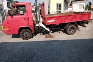 Nissan trade con gru e ribaltabile