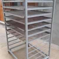 Carrello con ruote in ferro