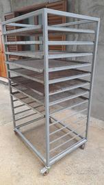 Carrello con ruote in ferro