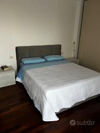 Letto matrimoniale contenitore con comodini e cass