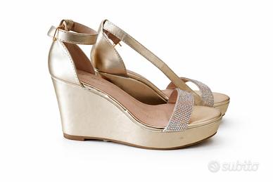 Sandali con zeppa 