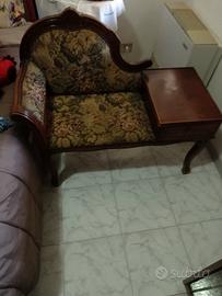 Divanetto in tessuto e legno 