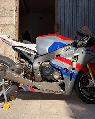 Honda CBR 1000 RR pronto pista