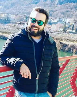 Magazziniere, operaio esperto con patentino