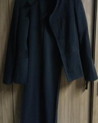 Tailleur di colore marrone scuro