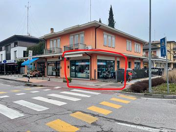 Negozio mortise fronte strada