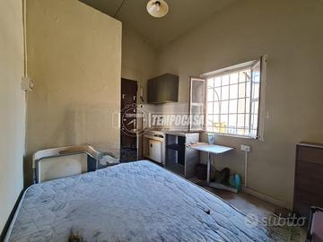 MONOLOCALE CON TERRAZZO!