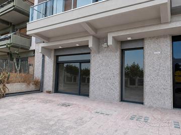 Rif.180 Attività commerciale Viale Virgilio