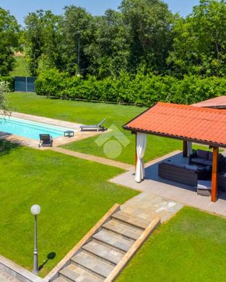 VILLA SINGOLA A REGGIO NELL'EMILIA