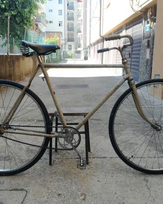 Bici contropedale anni 30 con sella Brooks.