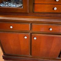 Mobile in ciliegio con vetrina