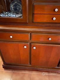 Mobile in ciliegio con vetrina