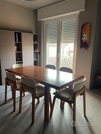 Tavolo cucina/salotto completo di sedie