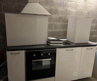 Cucina gia smontata 190cm con elettrodomestici