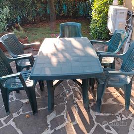 tavolo e sedie in pvc