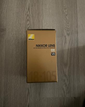 Nikon D 7000 con obiettivo Nikkor 18/105