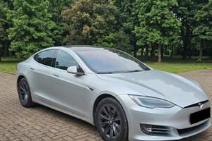 Tesla model s 2018 75d supercharger gratuiti